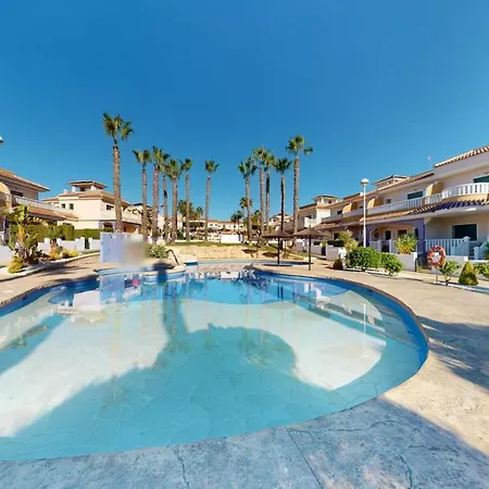 Quiet And Sunny With Swimming Pool דירה