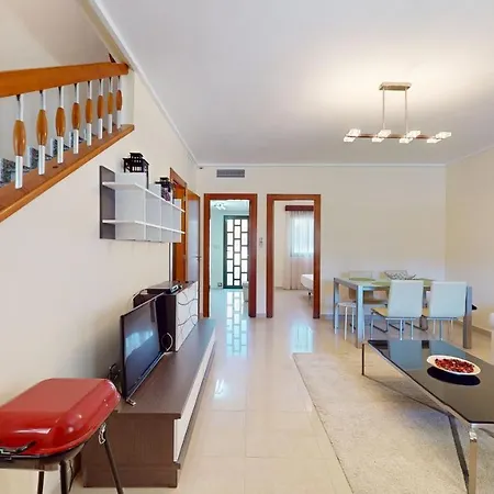 Apartment Quiet And Sunny With Swimming Pool